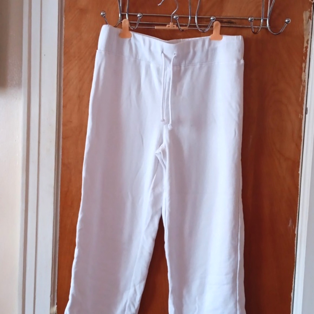 WOMENS WHITE KNIT CAPRI PANTS NWOT